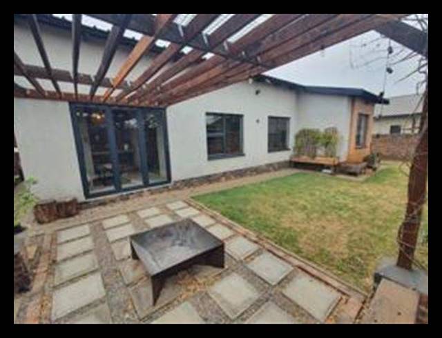 2 BEDROOM CLUSTER FOR SALE IN POMONA